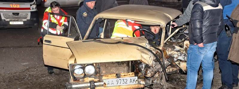Лобовое ДТП Toyota с "Жигулями" на Березняках: появилось видео момента аварии