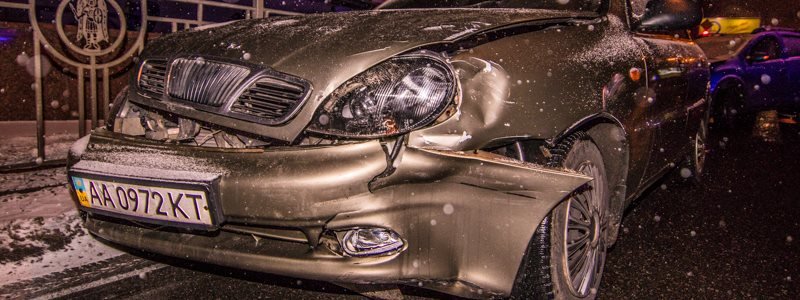 ДТП на Лукьяновке: Skoda вылетела на красный и разбила сразу два авто