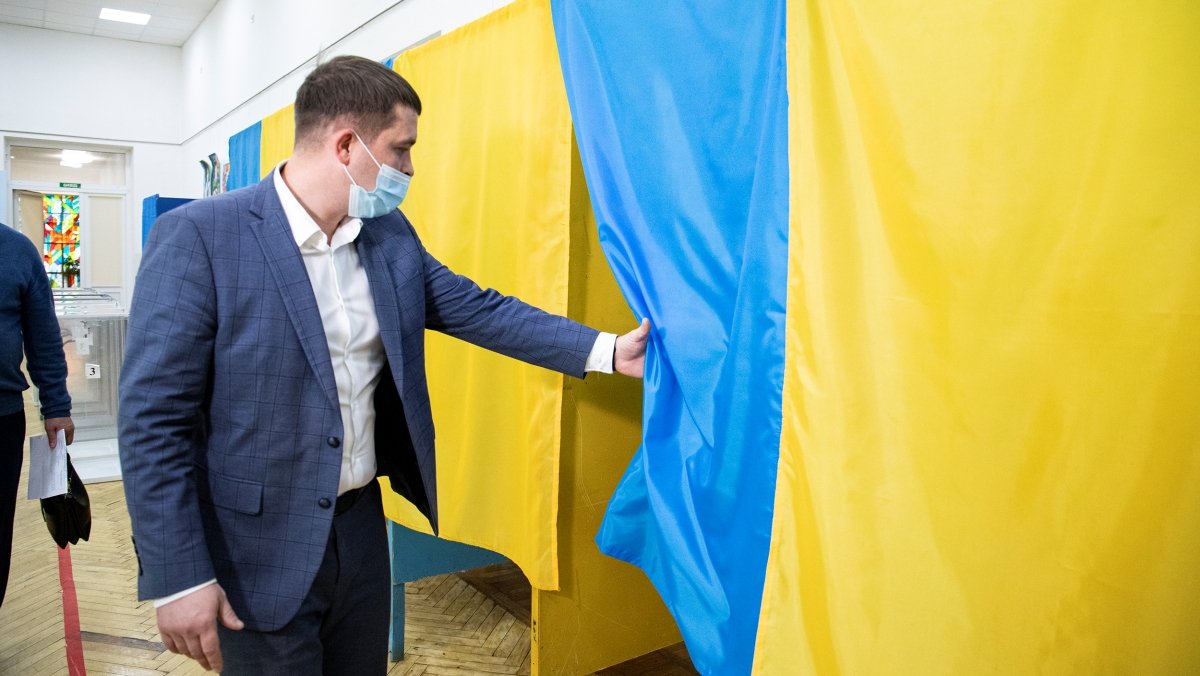 Как проходят местные выборы 2020 в Киеве: какая явка, кто проголосовал, что на участках. Хроника событий