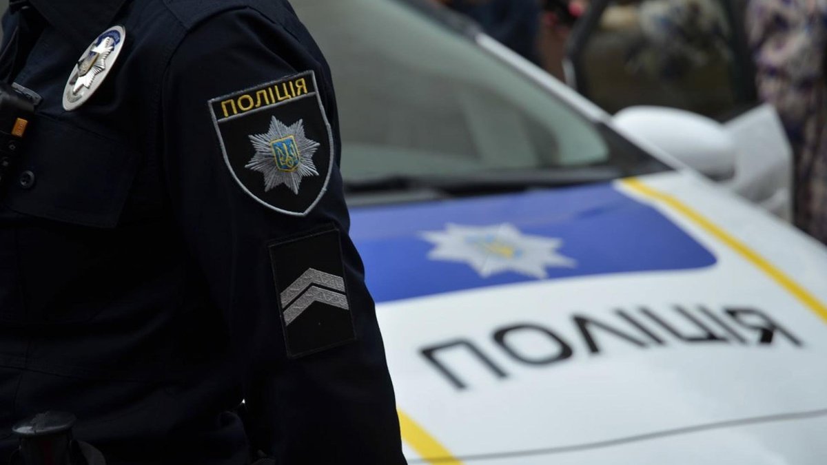 В Киеве родители бросили маленького ребенка и не вернулись: полиция просит помощи