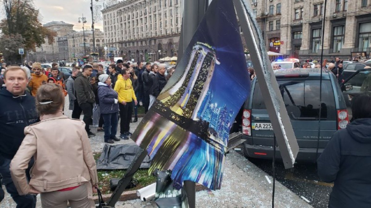 В Киеве из-за масштабного смертельного ДТП перекрыли Крещатик