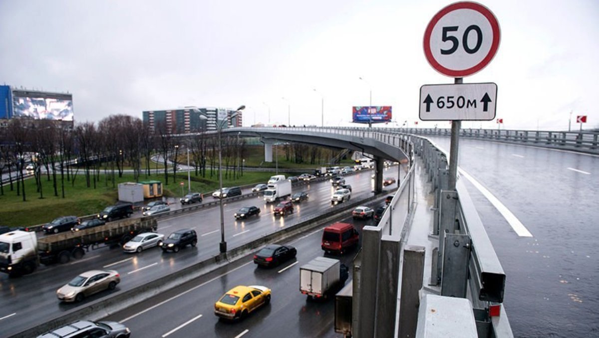 В Киеве на 7 улицах ограничили движение до 50 км/ч: где нужно снизить скорость