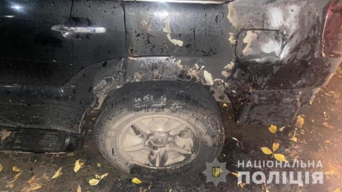 В центре Киева за одну ночь мужчина поджег три машины