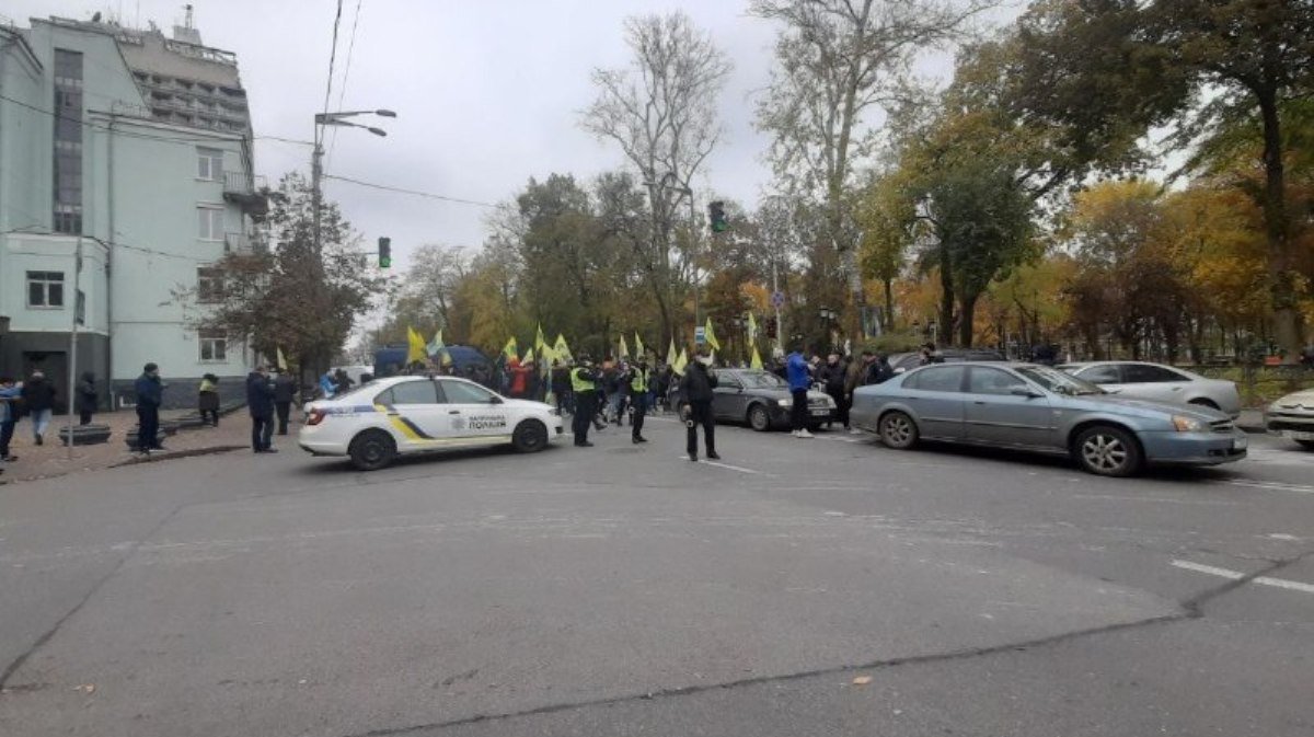 В Киеве евробляхеры перекрыли проезд по улице Грушевского