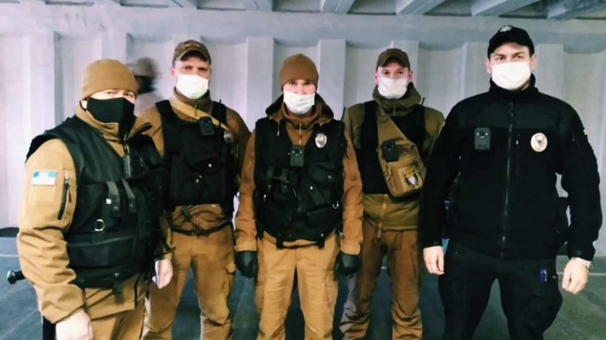 В Киеве за пассажирами без масок начала "охоту" Муниципальная охрана" города