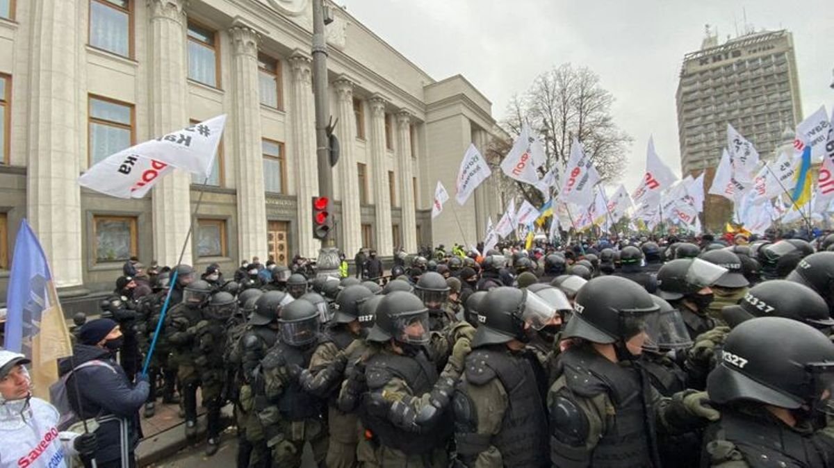 В Киеве возле Верховной Радой задержали митингующего
