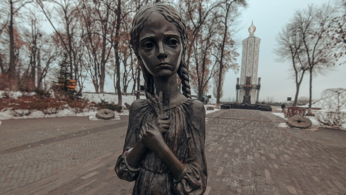 В День памяти жертв голодоморов Киев объявит минуту молчания и приспустит флаги