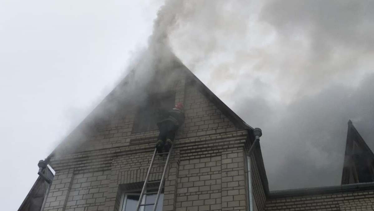 В Соломенском районе Киева горел трехэтажный дом