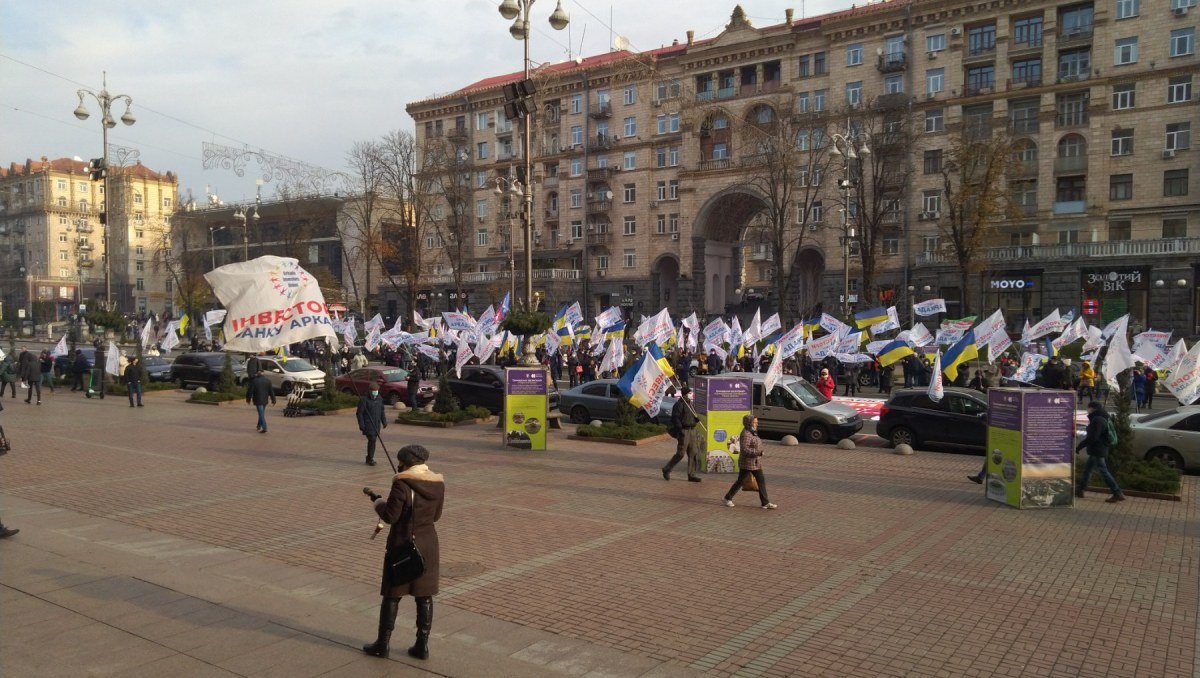 В Киеве митингующие перекрыли Крещатик