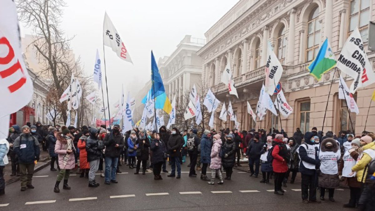 В Киеве митингующие блокируют Верховную Раду и перекрыли правительственный квартал