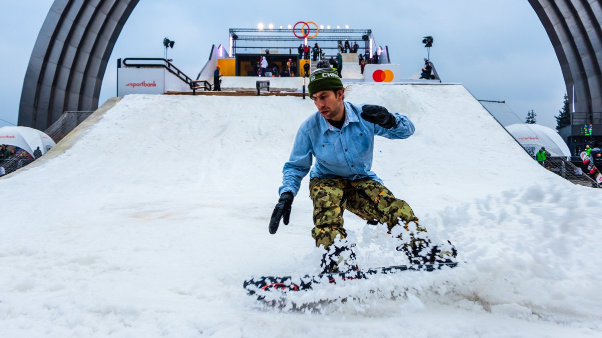В Киеве под Аркой дружбы народов пройдет фестиваль Дабл Трипл Snow Fest 2020: когда можно увидеть соревнования сноубодистов