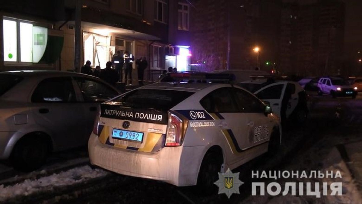 В Киеве в отделении ПриватБанка произошел взрыв: появились кадры с места