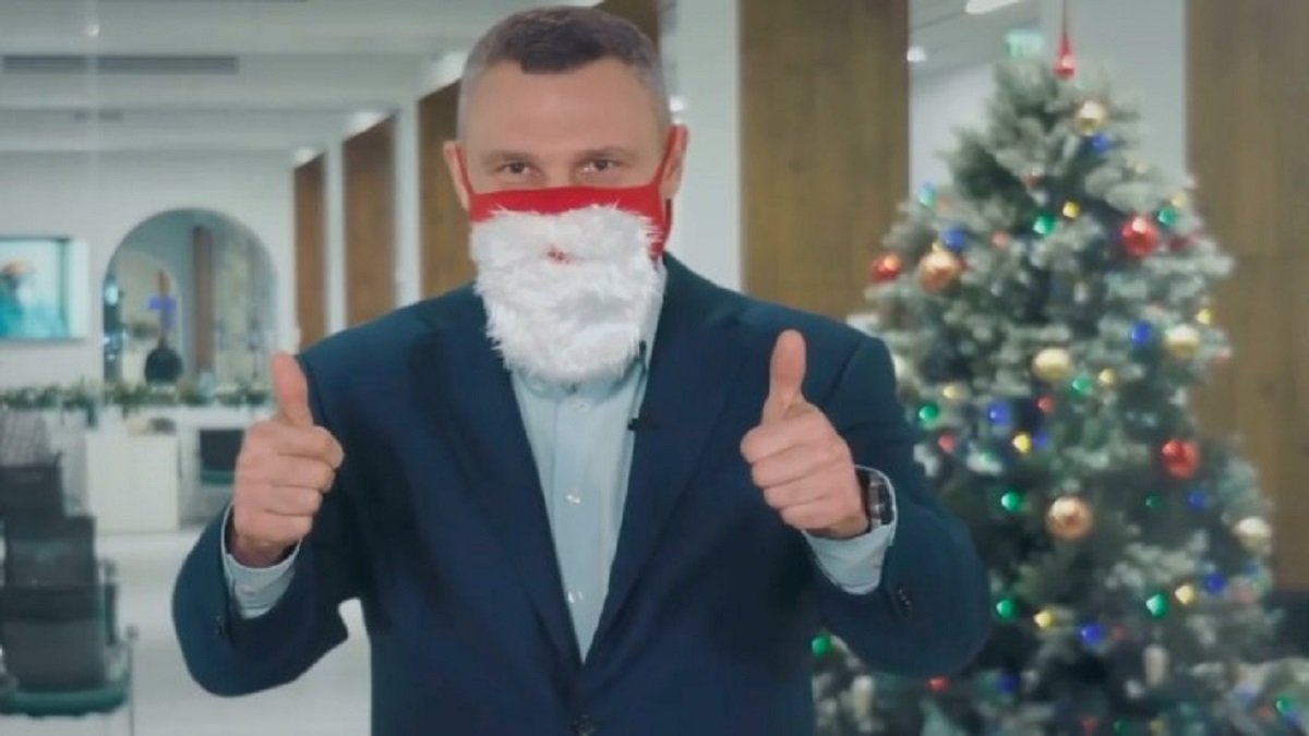 Кличко в маске Деда Мороза поздравил жителей Киева с Новым годом и Рождеством