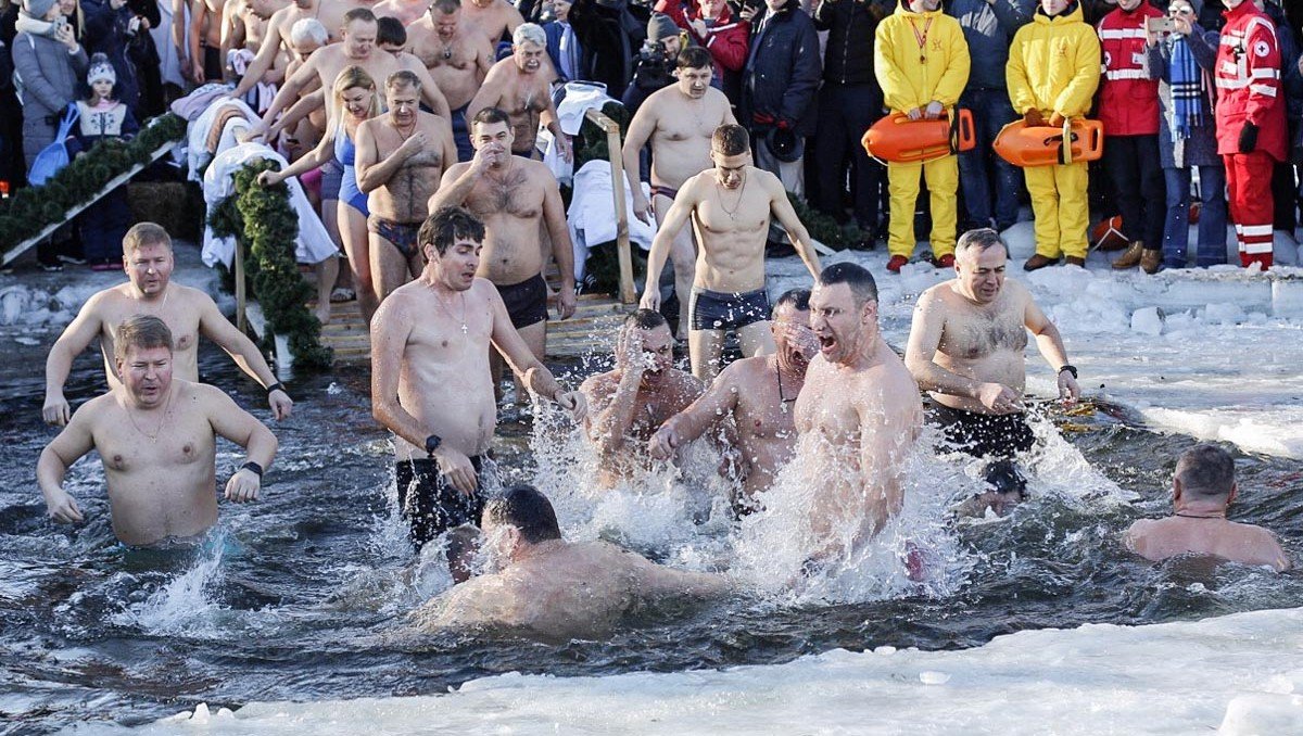 Крещение 2021: список мест для купания в Киеве и как безопасно нырять в прорубь