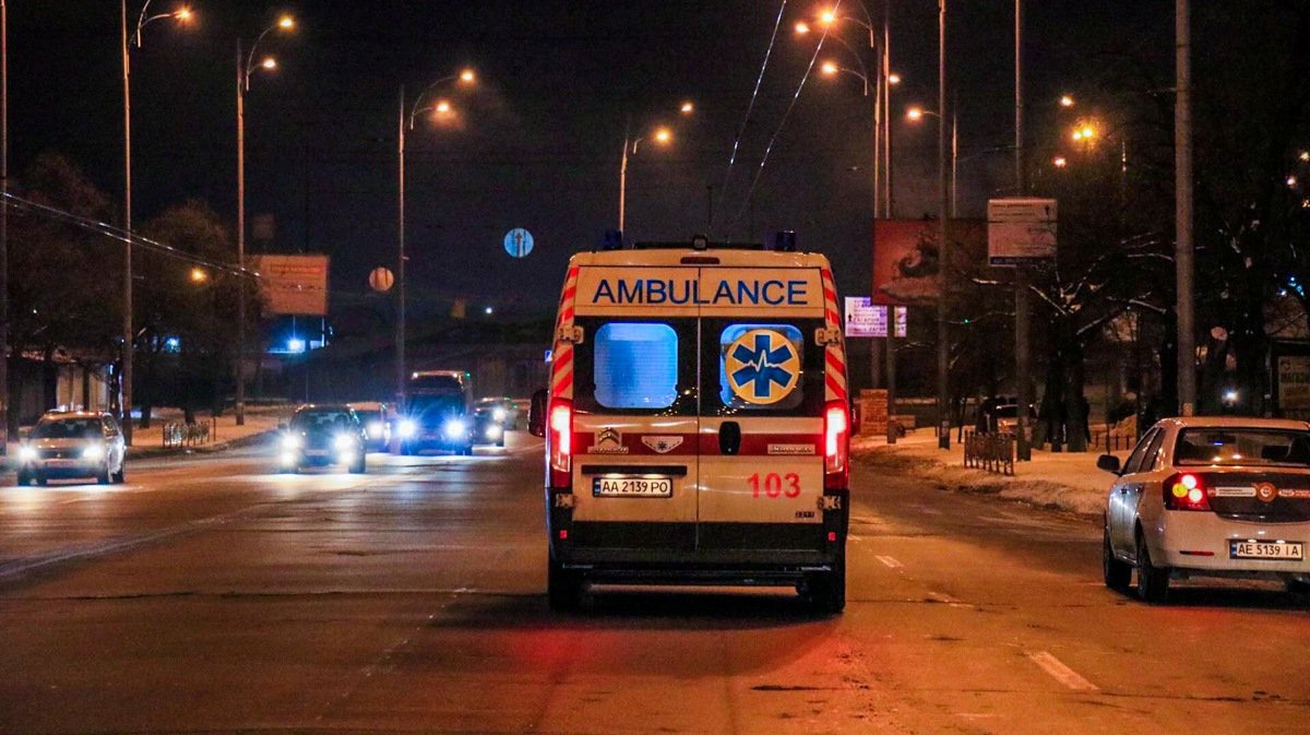 В Киеве с 15 этажа выпал подросток: мальчик умер