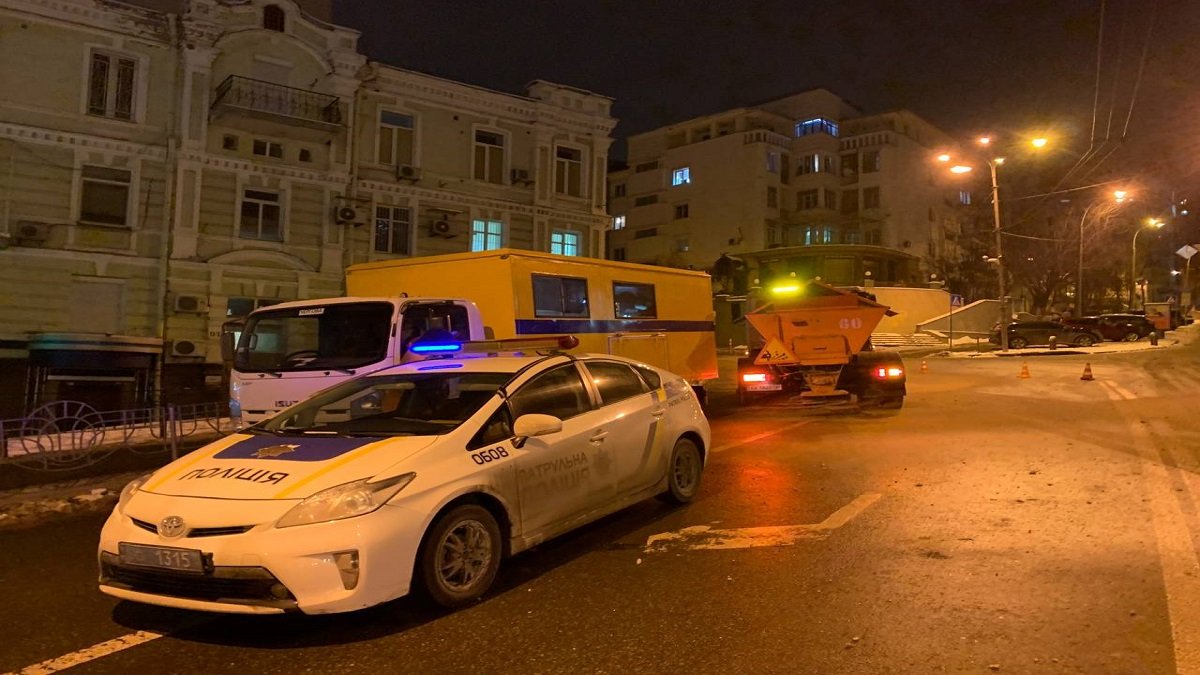 В центре Киева произошла масштабная авария из-за прорыва водопровода: кадры с места