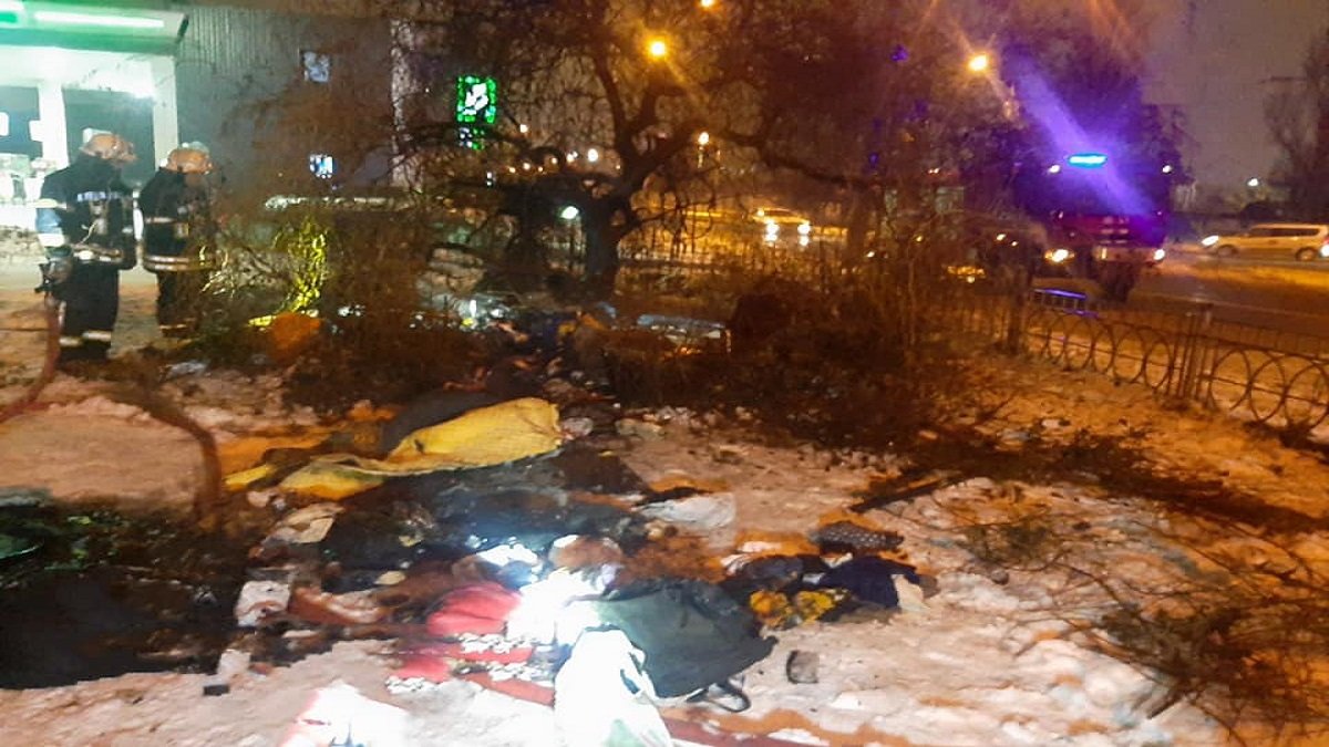 В Киеве во время пожара в горе мусора нашли обгоревшую женщину: подробности инцидента