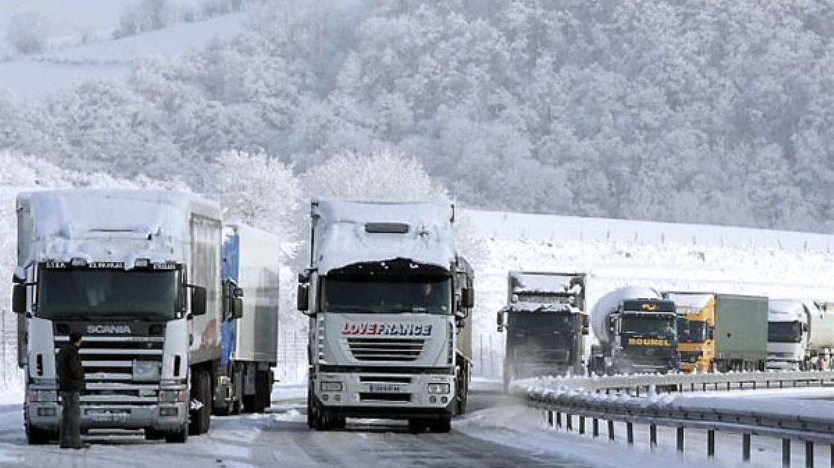 В Киев перестали пускать грузовики
