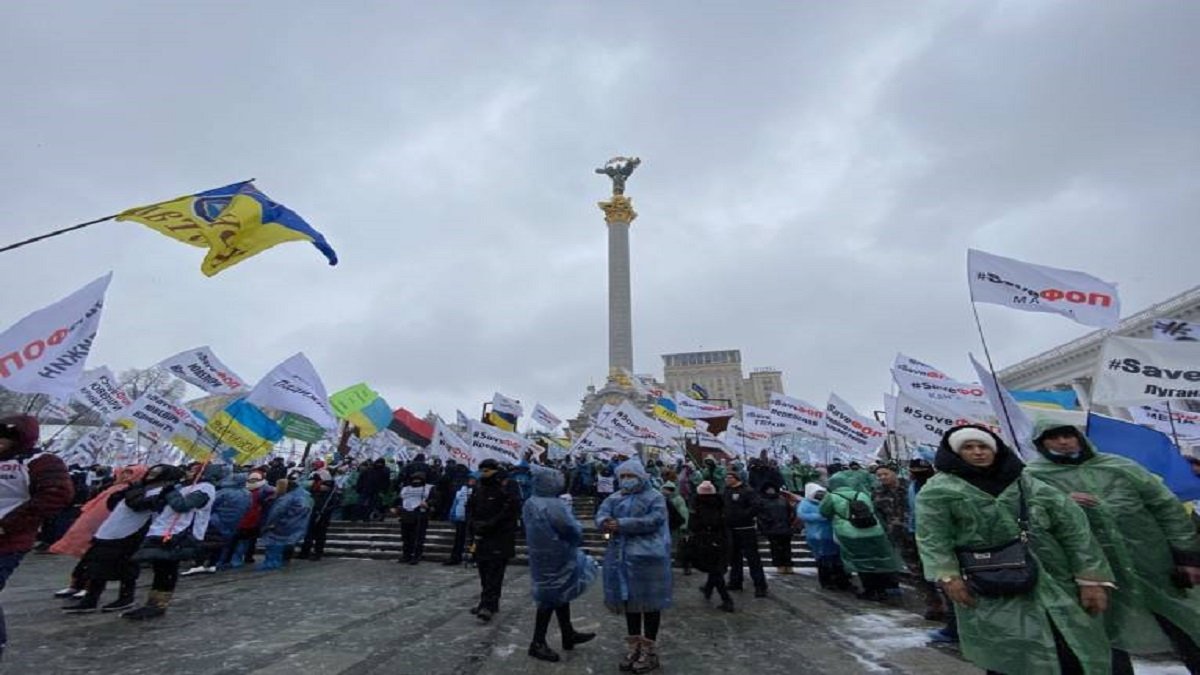 По Киеву ходят бунтующие ФОПы: где перекрыто движение и куда направились митингующие