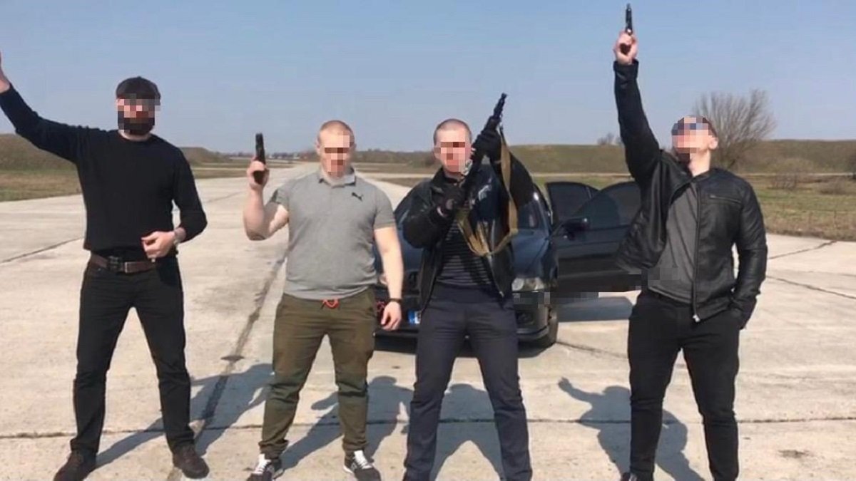 В Киевской области вооруженные члены ОПГ издевались над людьми и отбирали у них деньги