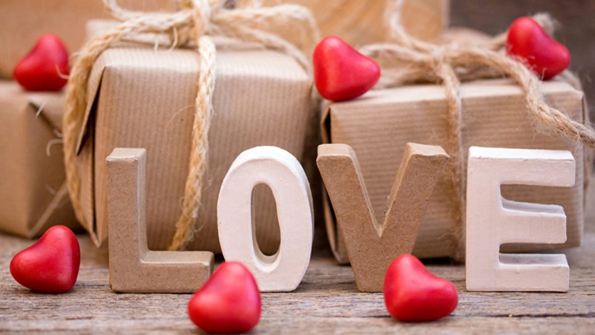 День святого Валентина 2021: поздравления в стихах и СМС