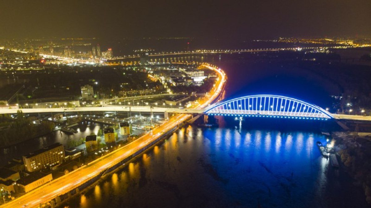 В Киеве отключат подсветку Подольско-Воскресенского моста: причина