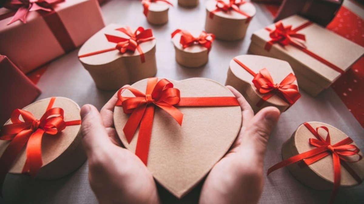 Подарки ко Дню святого Валентина своими руками: чем порадовать любимого человека?