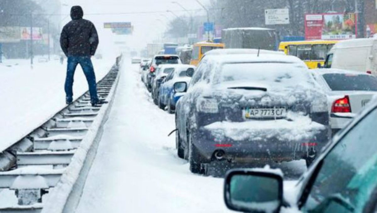В Киеве из-за ухудшения погоды объявили первый уровень опасности еще на одни сутки