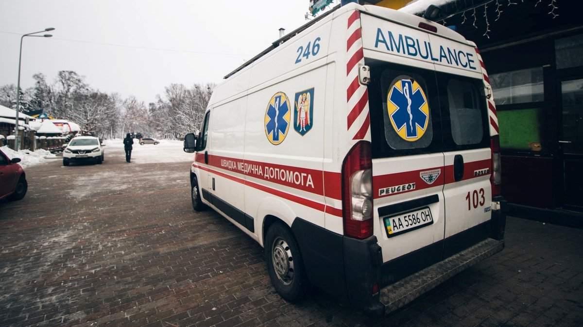 В Киеве на "Черниговской" нашли замерзшего 23-летнего швейцарца без обуви