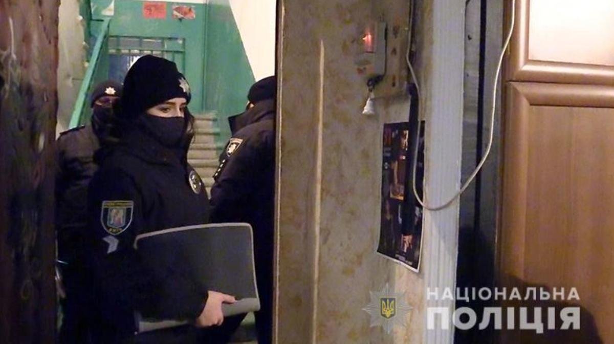 В Киеве мужчина задушил своего друга в его квартире и сбежал