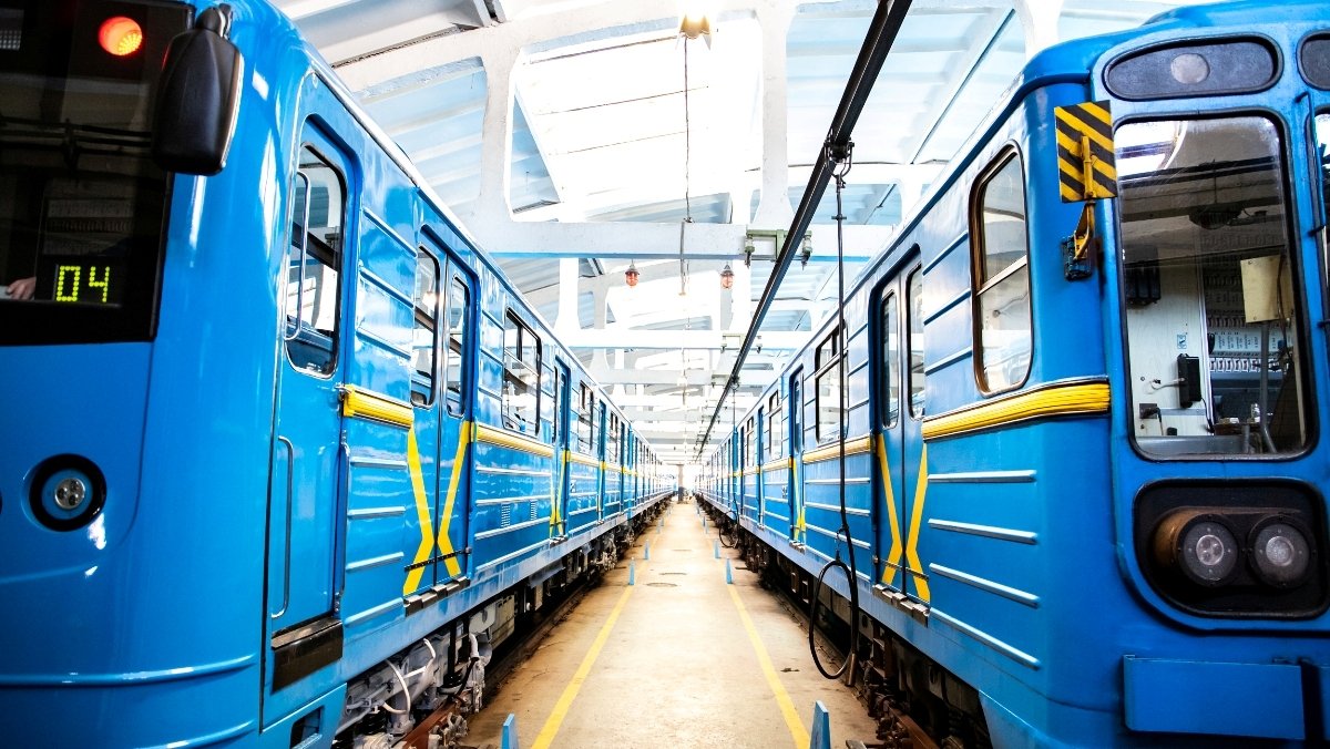 В Киеве на синей ветке метро будет ездить новый модернизированный поезд: как он выглядит
