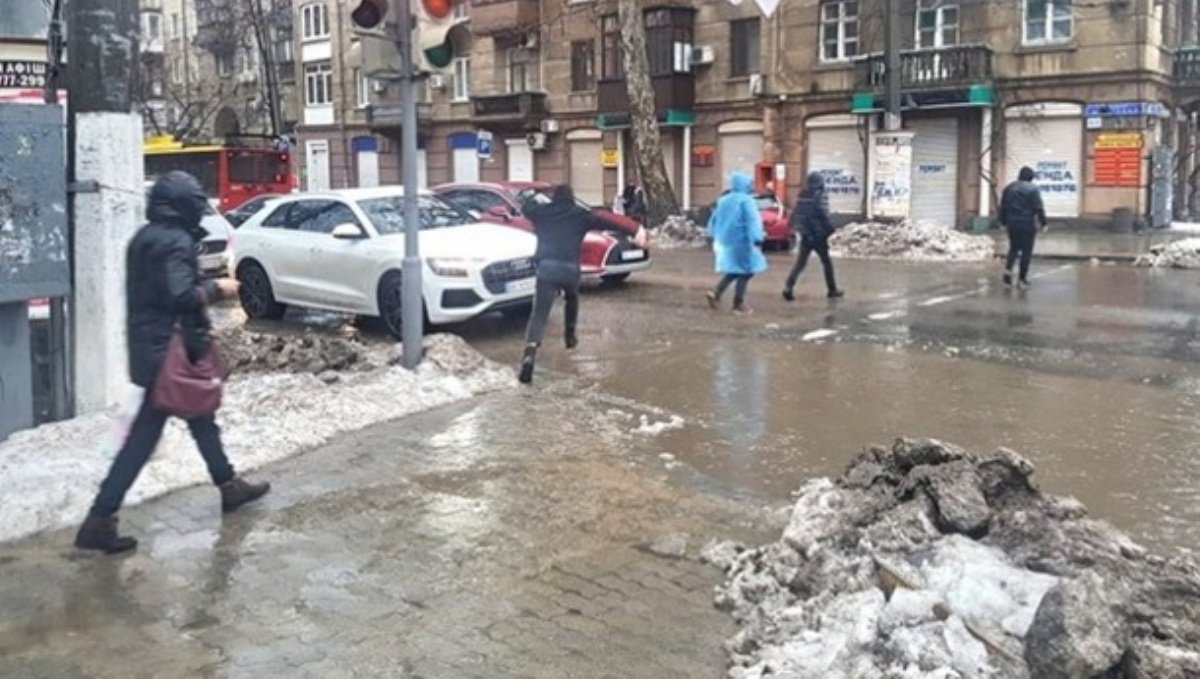 Какую угрозу несет таяние снега в Киеве и чего стоит опасаться во время оттепели