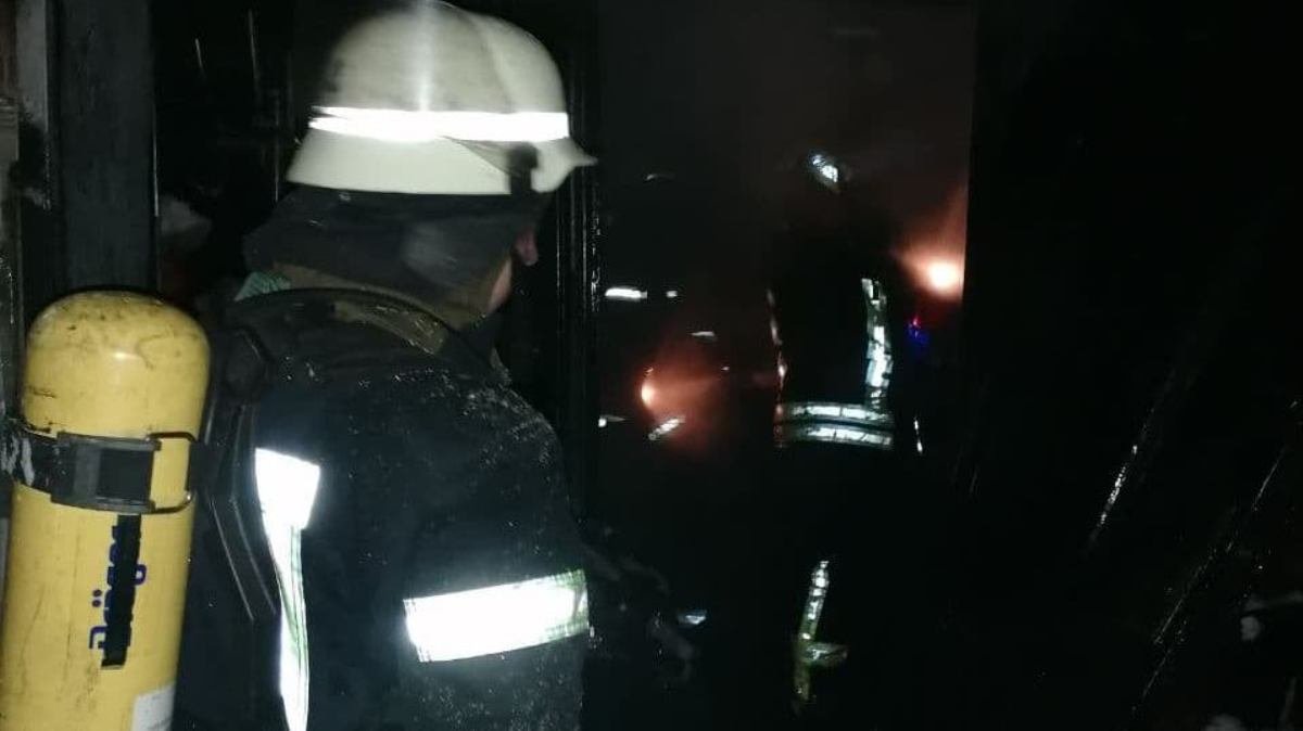 В Киеве по время пожара в жилом доме пострадал мужчина