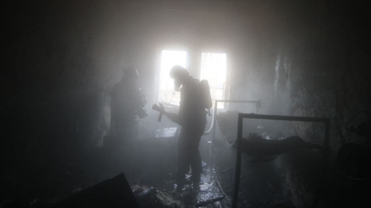 в Киеве загорелась комната в общежитии: подробности и кадры изнутри