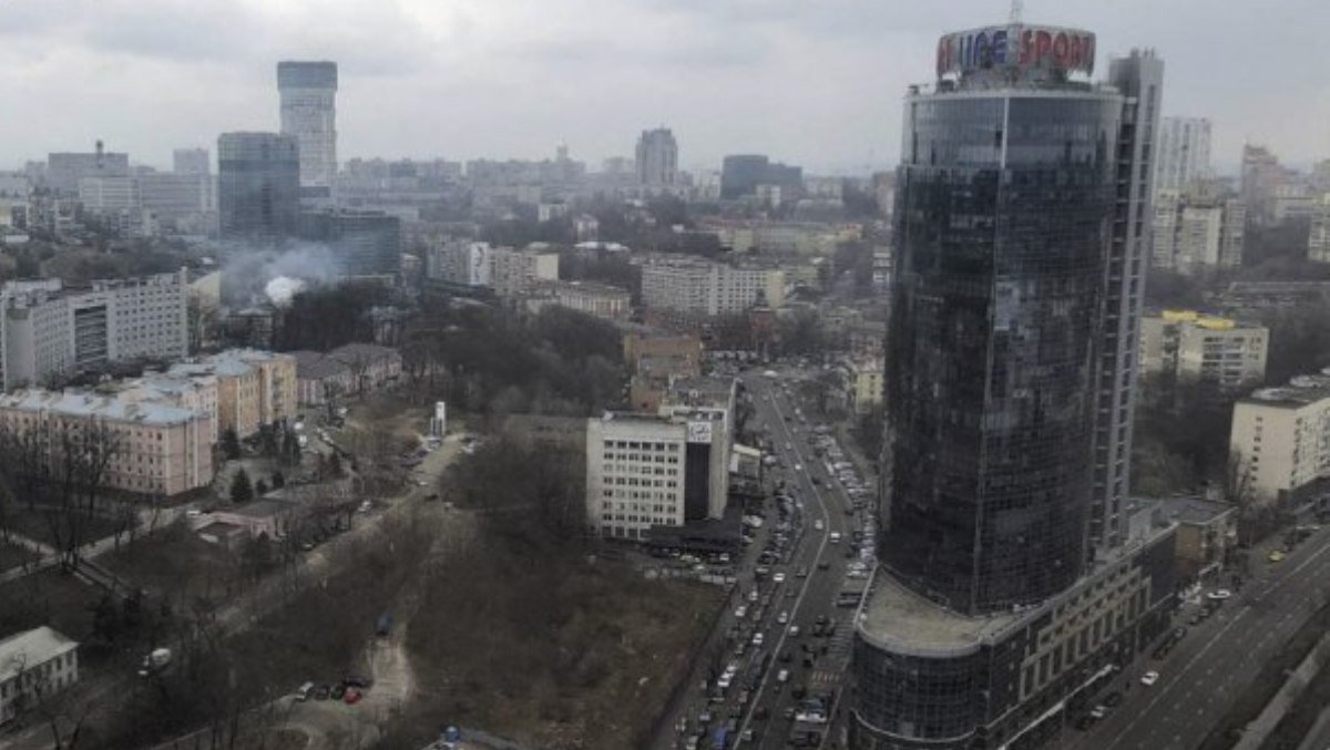 В центре Киева на территории Александровской больницы произошел пожар: что горело