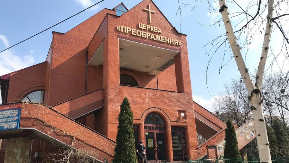 В Киеве неадекватный мужчина бросался на служителей церкви и побил медиков "скорой"