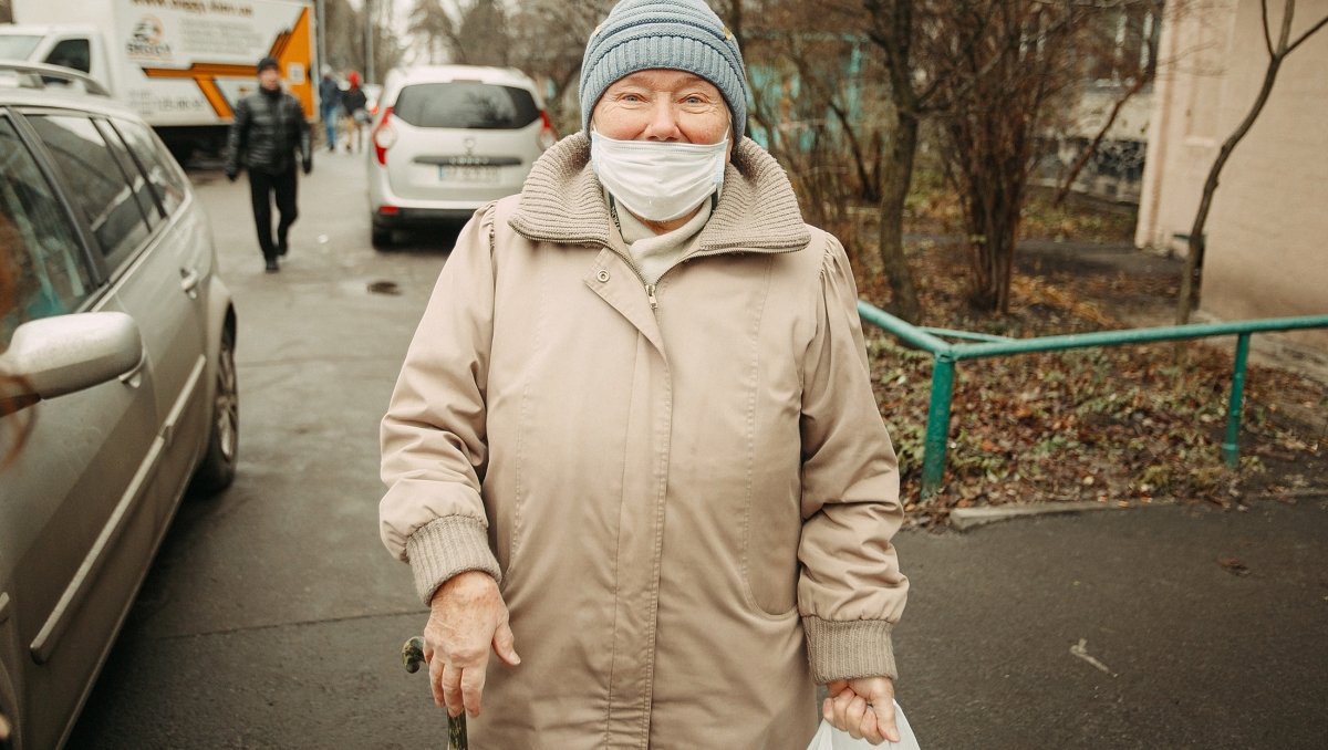 Как в Киеве помочь бабушкам и дедушкам во время локдауна