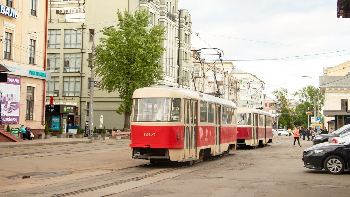 В Киеве остановили работу двух трамвайных маршрутов: подробности