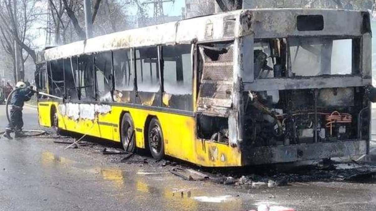 В Киеве на ходу загорелся пассажирский автобус