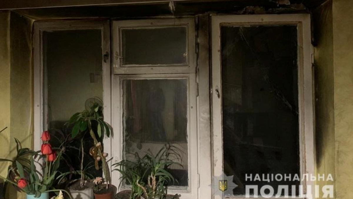 В Киеве пьяный мужчина поссорился с женой и поджег балкон квартиры