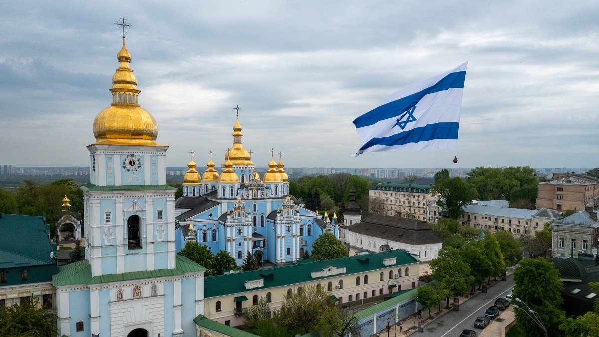 В небе над Киевом пролетел флаг Израиля