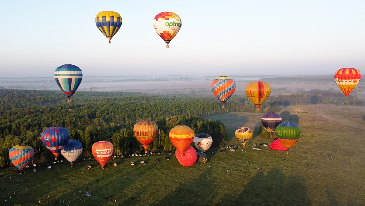 В небо под Киевом взлетели яркие гиганты: как прошел фестиваль воздушных шаров «Монгольфьерия. Мама, я дома» и когда следующий