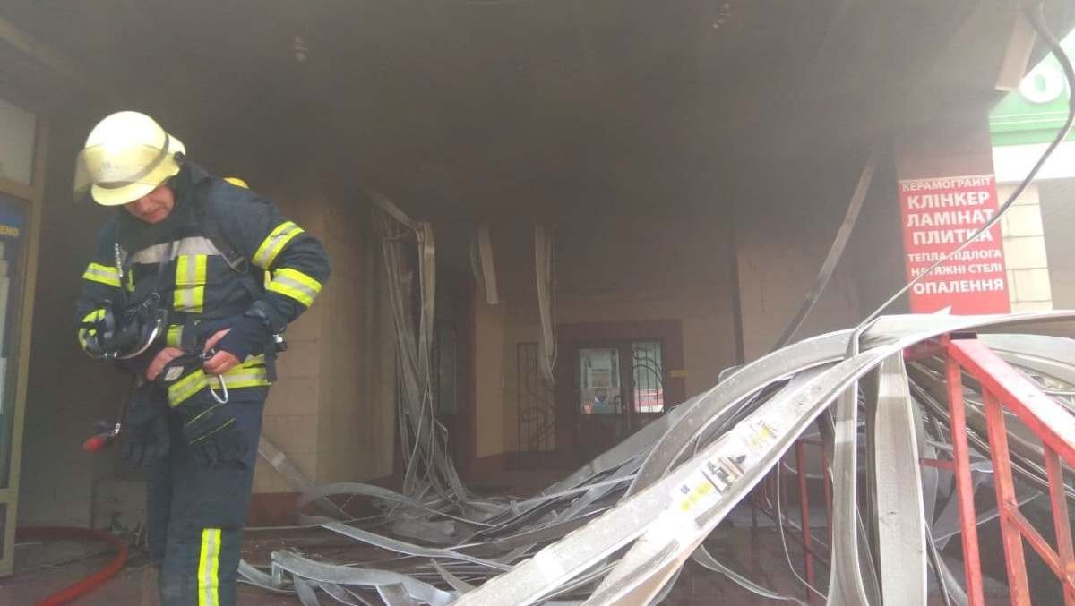 В Соломенском районе Киева сгорел магазин