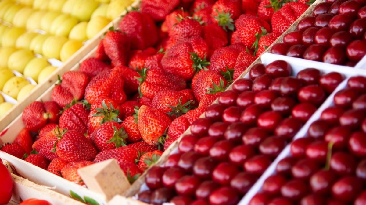 В Киеве пройдут продуктовые ярмарки: узнай, где купить свежие клубнику и черешню