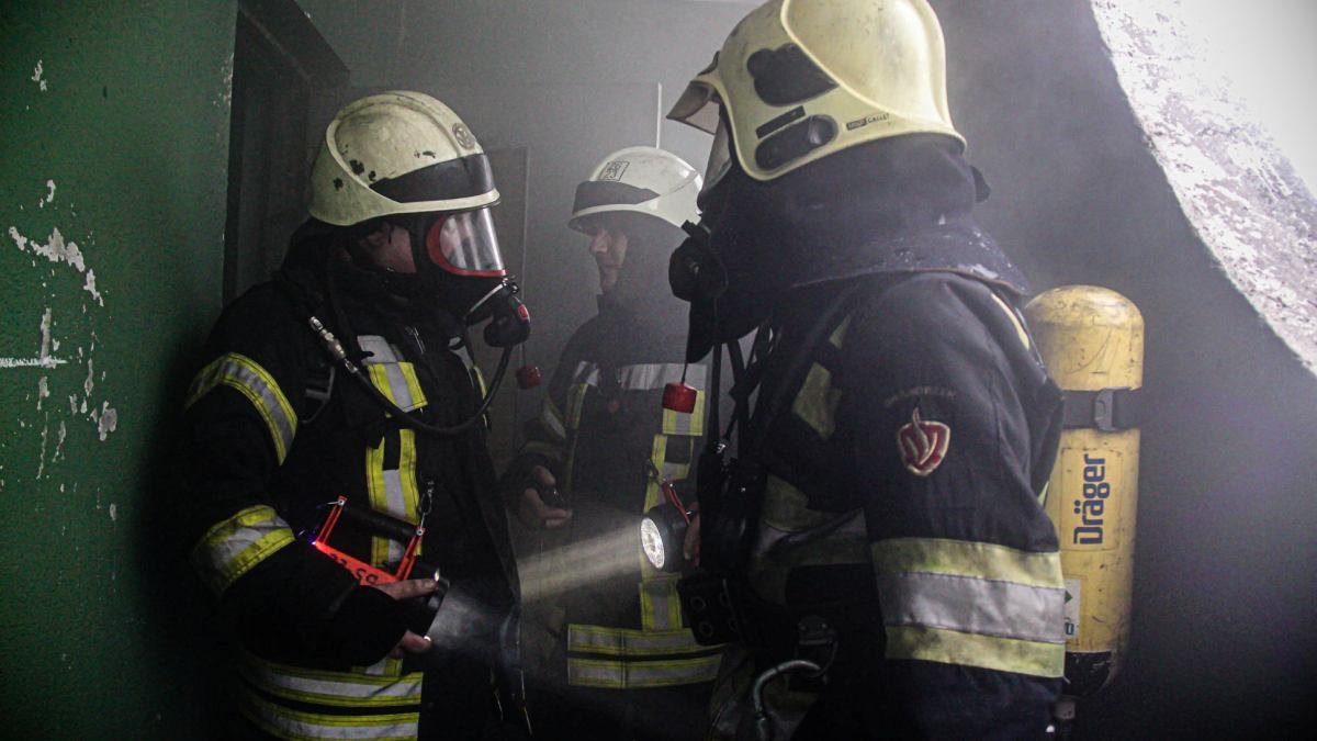 В Киеве в Оболонском районе в многоэтажке сгорела квартира