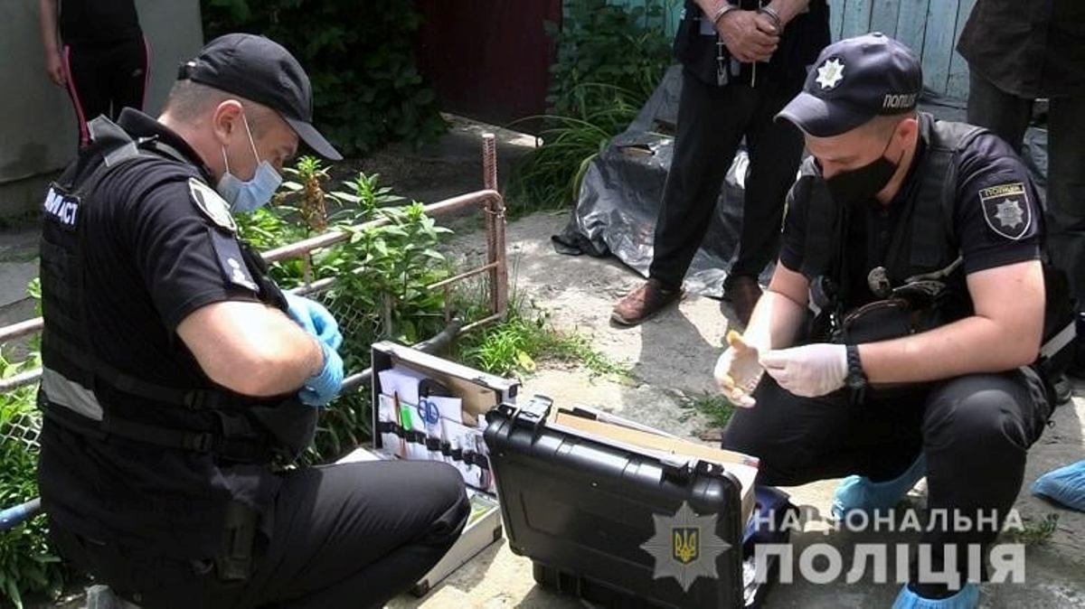 Ударил ножом в живот и грудь: в Киеве хозяин дома убил своего рабочего