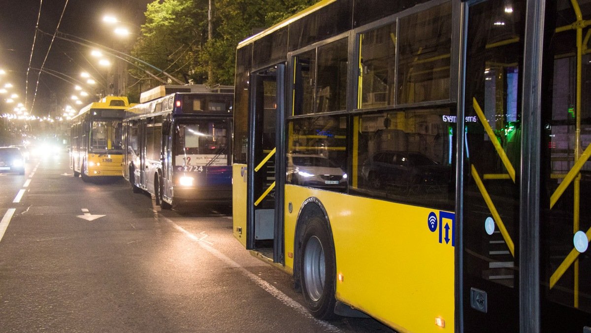 В Киеве десяток троллейбусных маршрутов меняет график работы и маршрут движения.