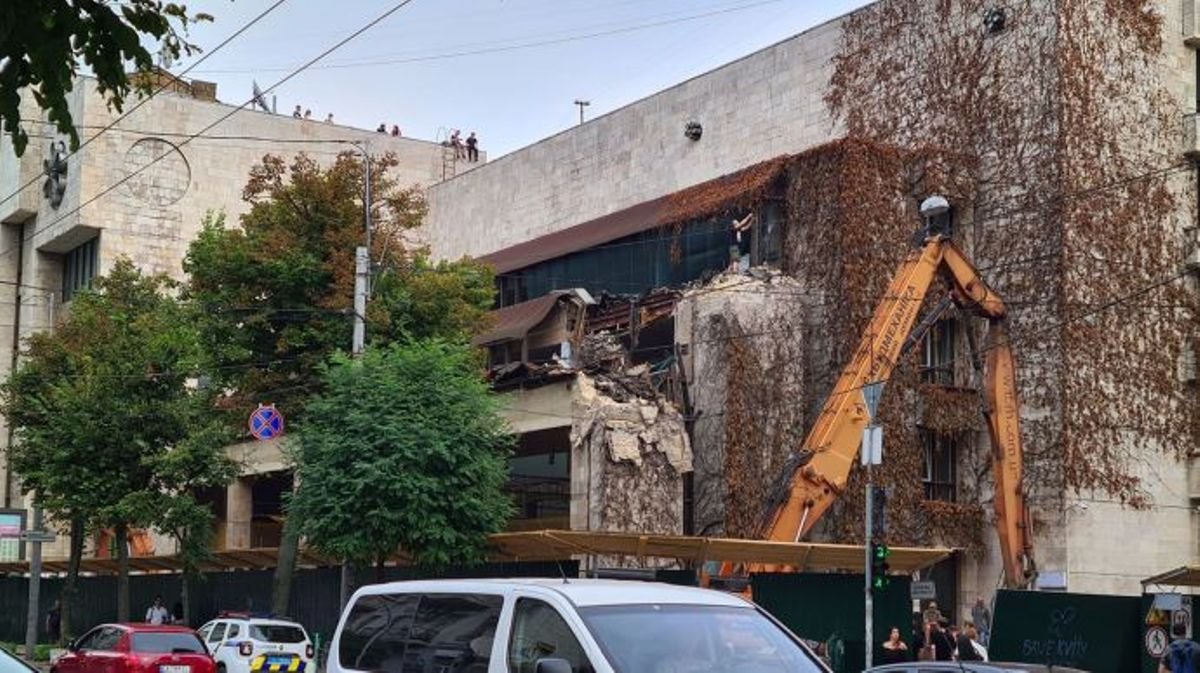 Демонтаж здания «Квіти України» на Сечевых стрельцов остановили: что говорят в мэрии