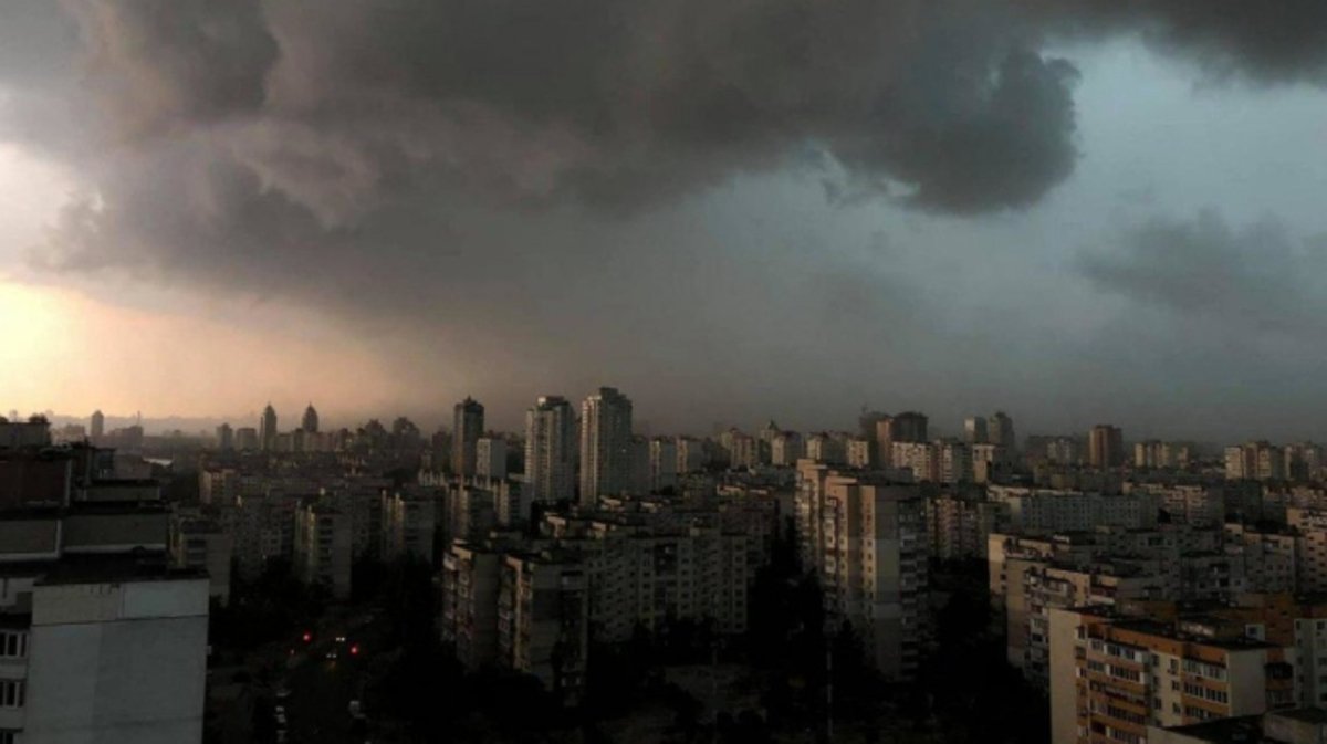 В Киеве объявили первый уровень опасности: что сегодня ждать жителям от погоды