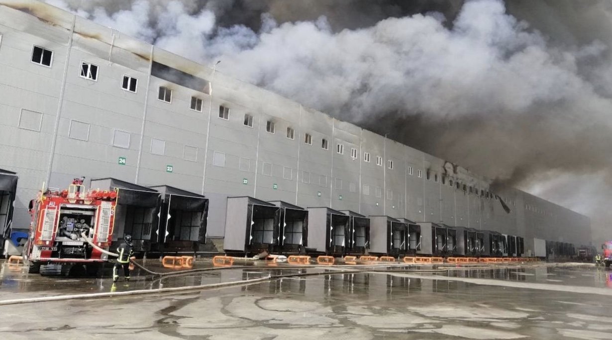 Под Одессой горят склады, площадь пожара достигает 10 тысяч квадратных метров